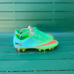 Fotbollsskor  - Nike elite, vapor 9 extremt sällsynta, lagade. Pris inte hugget i sten