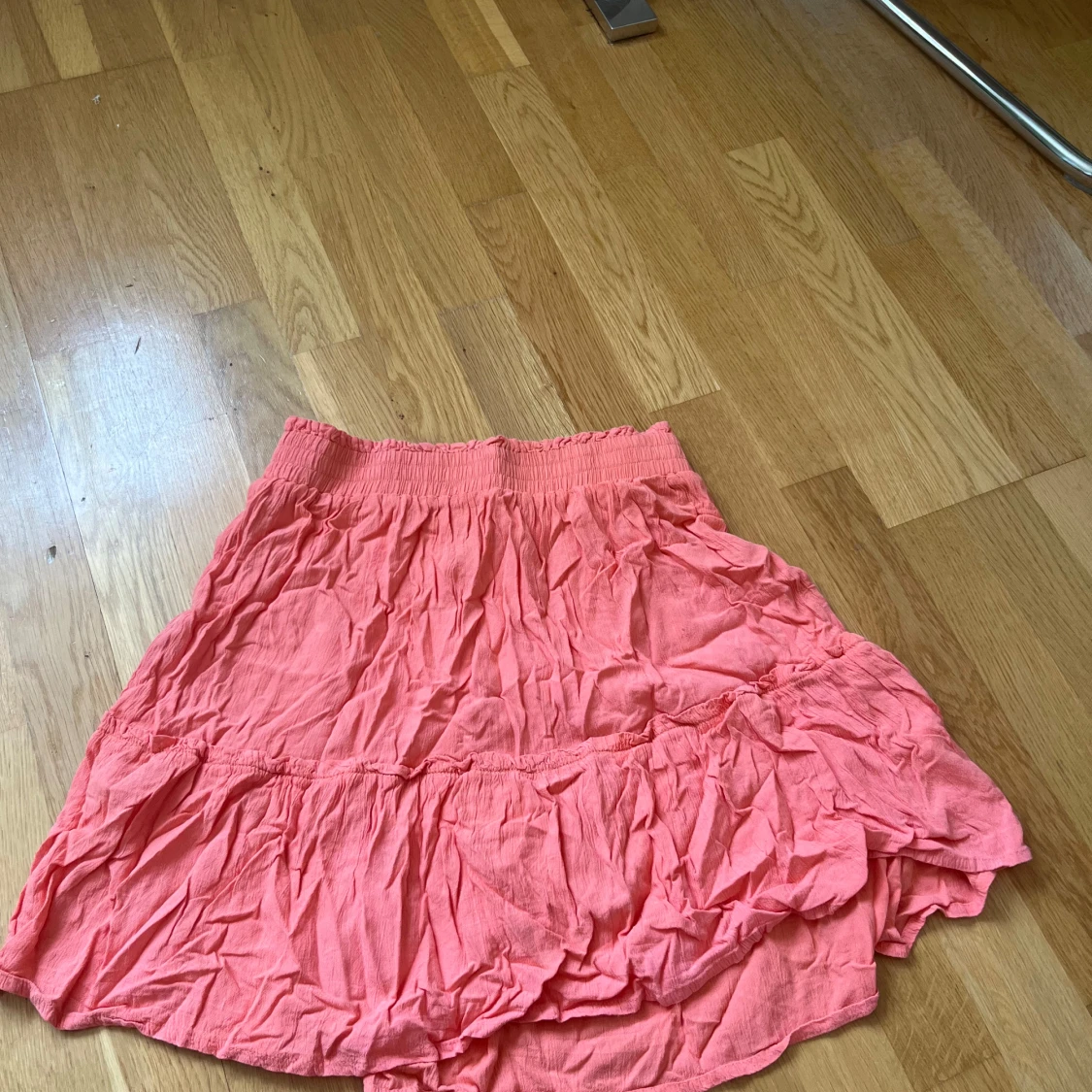 Korallrosa volangkjol i bomull