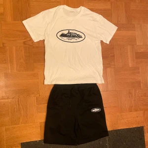 Cortiez short och T-shirt set  - Ett jätte skön och fräsch set från cortiez som passar perfekt nu till sommaren, seten är helt ny bara testad. Den är storlek L men hade sagt att den är M. Priset går att diskuteras vid snabb köp. 