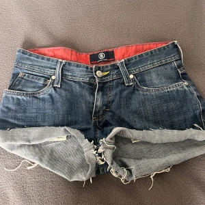 Jeansshorts från Bogner Jeans - Köpte av en annan söt tjej men de passade tyvärr inte mig så säljer nu de vidare💗