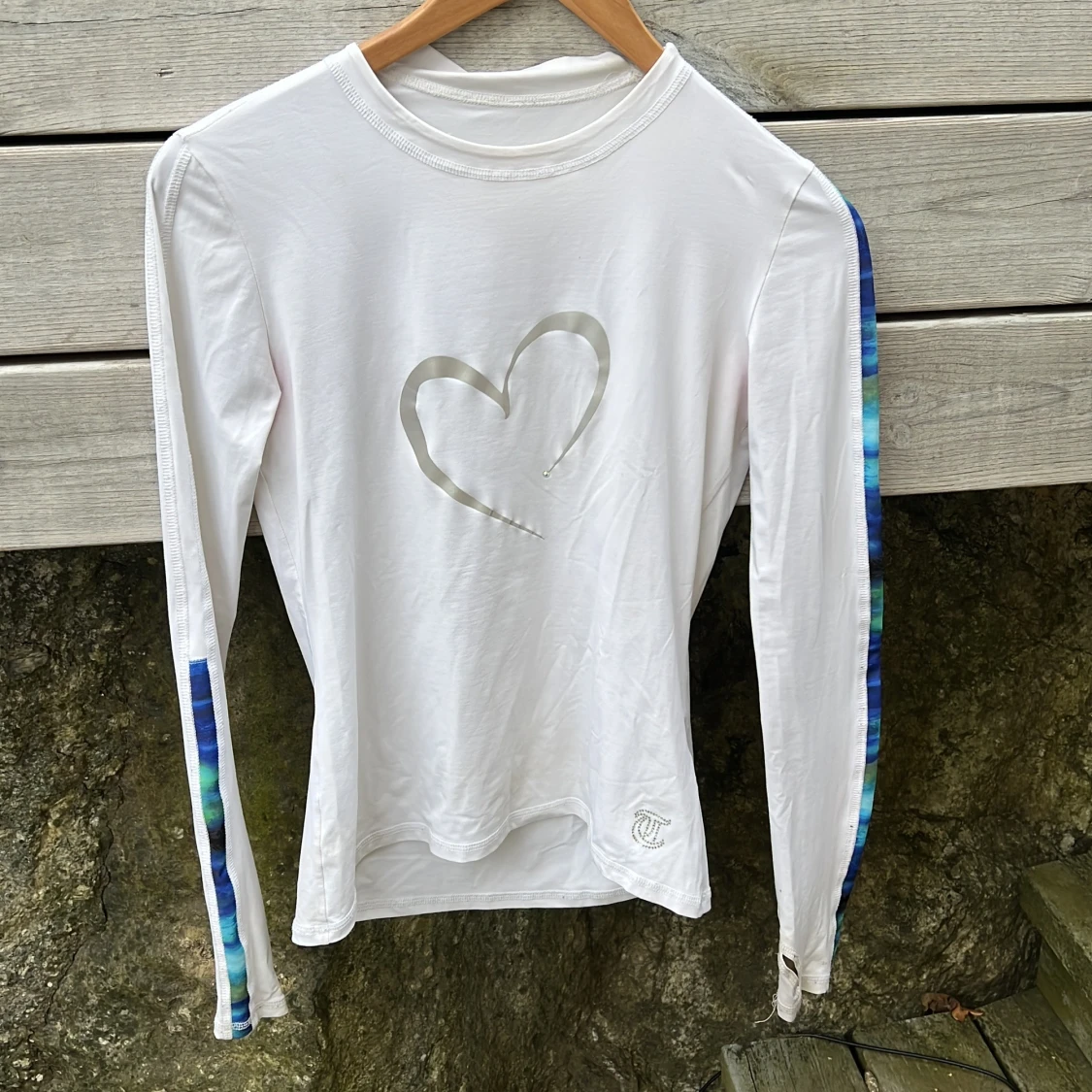 Konståknings vit Thuono tröja