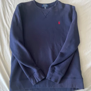 Ralph lauren Sweathshirt - Riktigt fet ralph lauren Sweater i Storlek S till riktigt bra skick! hör av er över frågor 