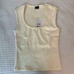 Rosa söt topp Gina Tricot - Säljer den rosa toppen från Gina Tricot!!💕