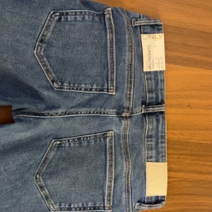 Lågmidjade jeans - ONLY SUPERLOW JEANS. Helt slutsålda jeans ifrån only, köpta på Zalando men passade inte.