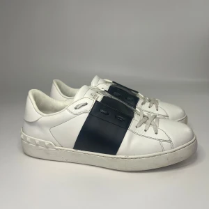 Valentino open  - Skick 9/10 storlek 42,5