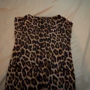 Leopardmönstrad tröja - Leopardmönstrad tröja från 157 i storlek S. Nästan aldrig andvänd 