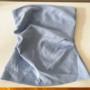 Ljusblå topp från Zara - Supersnygg ljusblå topp från Zara, endast använd en gång!💙