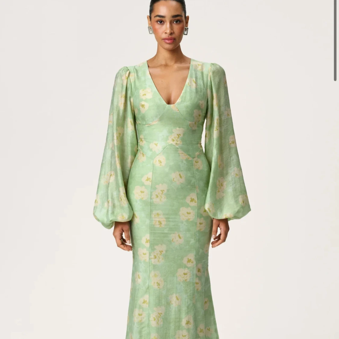 Grön blommig långklänning med puffärm - 2