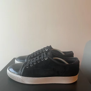 Lanvin captoe - Riktigt schyssta Lanvins! Snyggt skick, se bilder. Skickar givetvis även med dustbagen! Tror det är uk 9, passar 44 som en smäck! Svarar snabbt om jag inte får skambud😆🤗