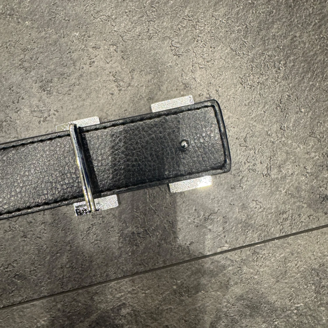 Svart  skärp med H-spänne - 2