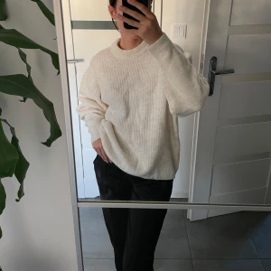 Skön tröja - Aldrig använd, jag har bara testat den då jag inte hann göra en retur. Köpt för 329kr