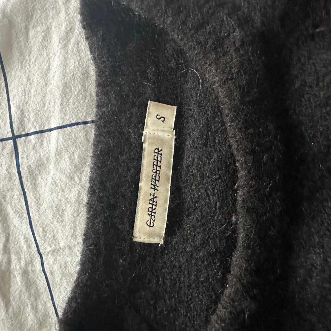 Svart stickad tröja - 4