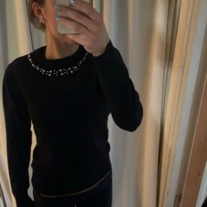 Svart stickad  - En fin tunnare stickad tröja som inte använts 