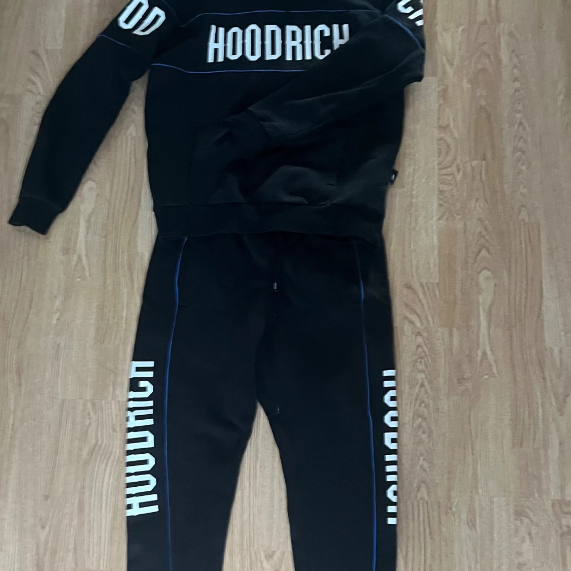 Svart HOODRICH hoodie med tryck