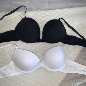 Push up Bh - Två Push Up Bh:ar från New Yorker i storlek 75A, en i svart och en i vit. Aldrig använda!