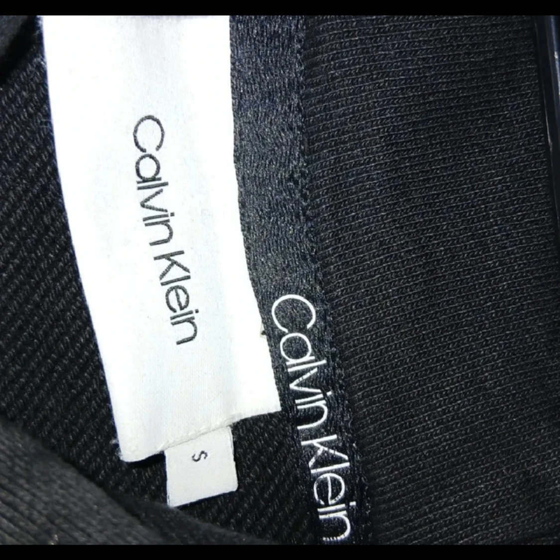 Svart Calvin Klein hoodie med logga - 2