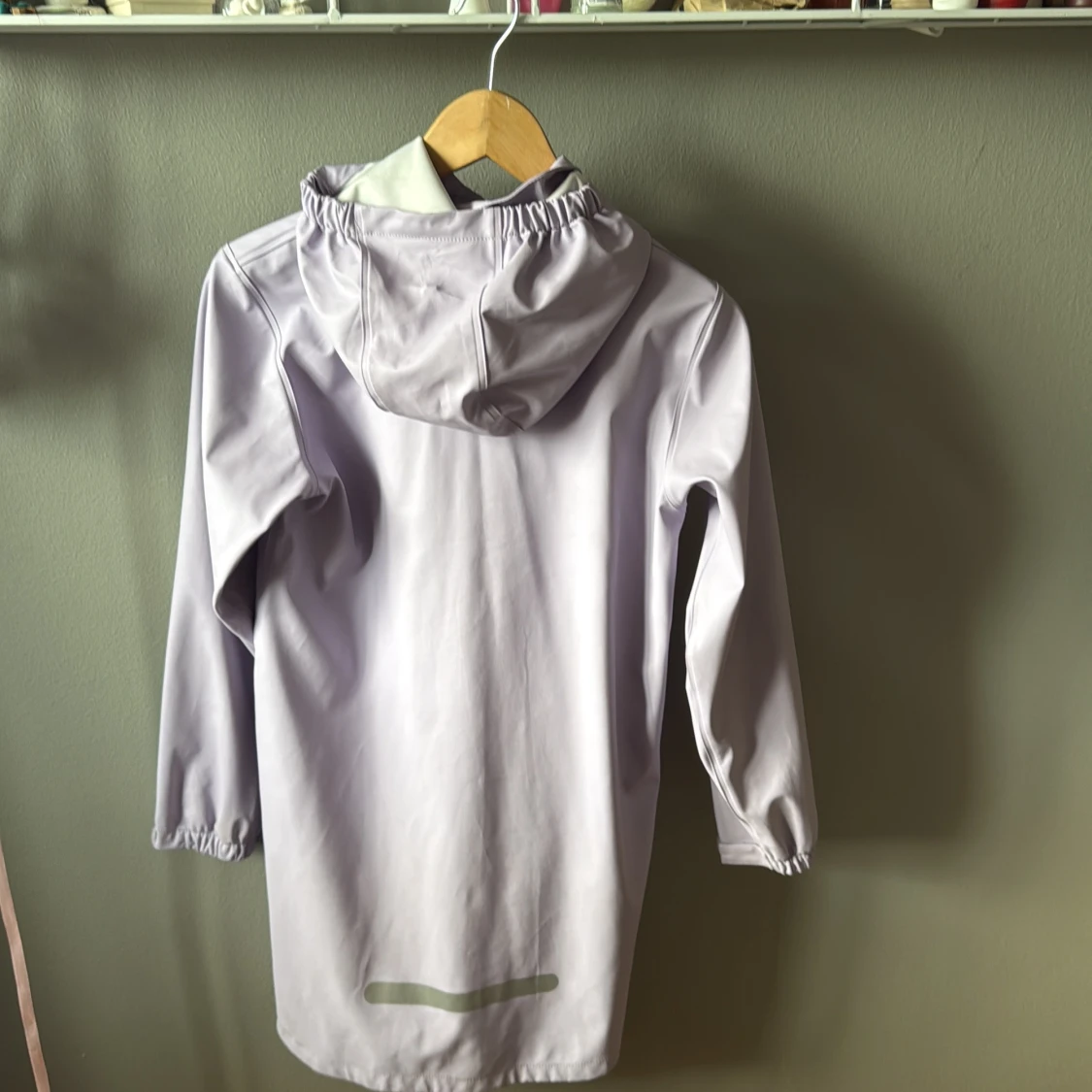 Ljuslila regnjacka med huva - 1