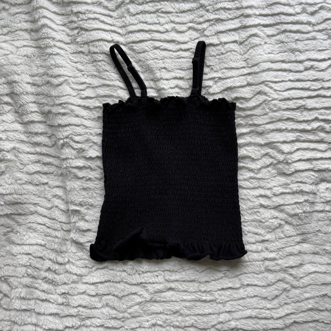 Svart smockad linnetopp från XOXO Friends - 1