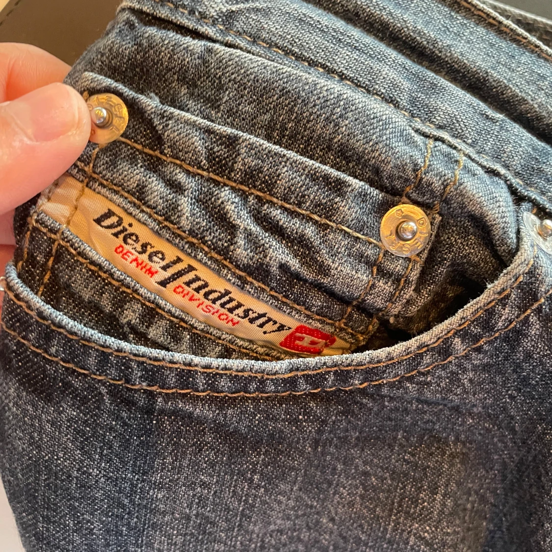 Utsvängda lågmidjade jeans  - 4