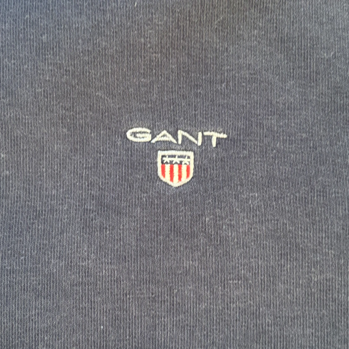 Marinblå hoodie från GANT med huva strl S  - 1