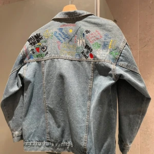 Denim Jacket - Inte min stil längre, köptes fràn Yesstyle märke star ej. Stor i storleken