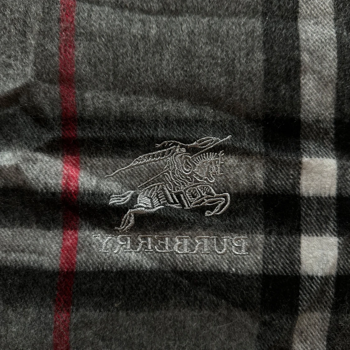 Burberry- ikoniska gråa halsduk  - 2