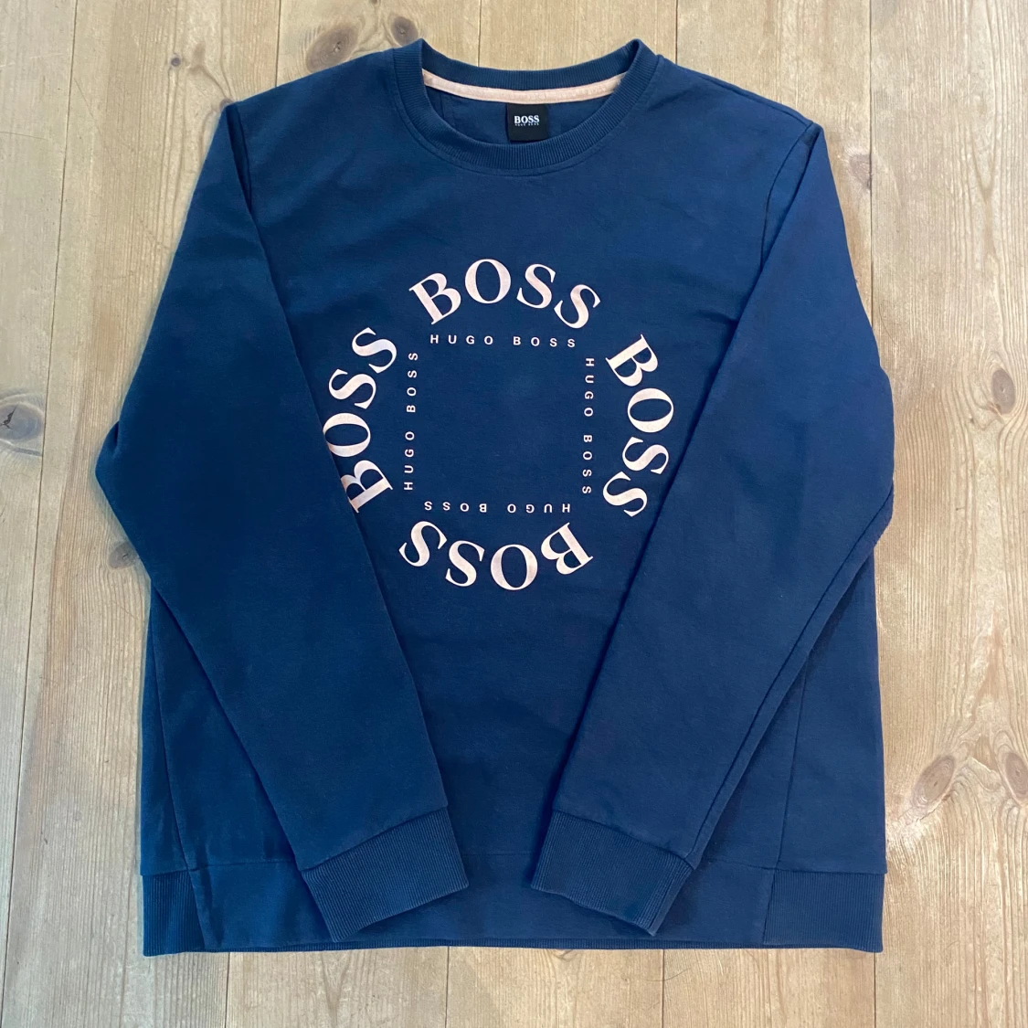 Mörkblå sweatshirt från Hugo Boss