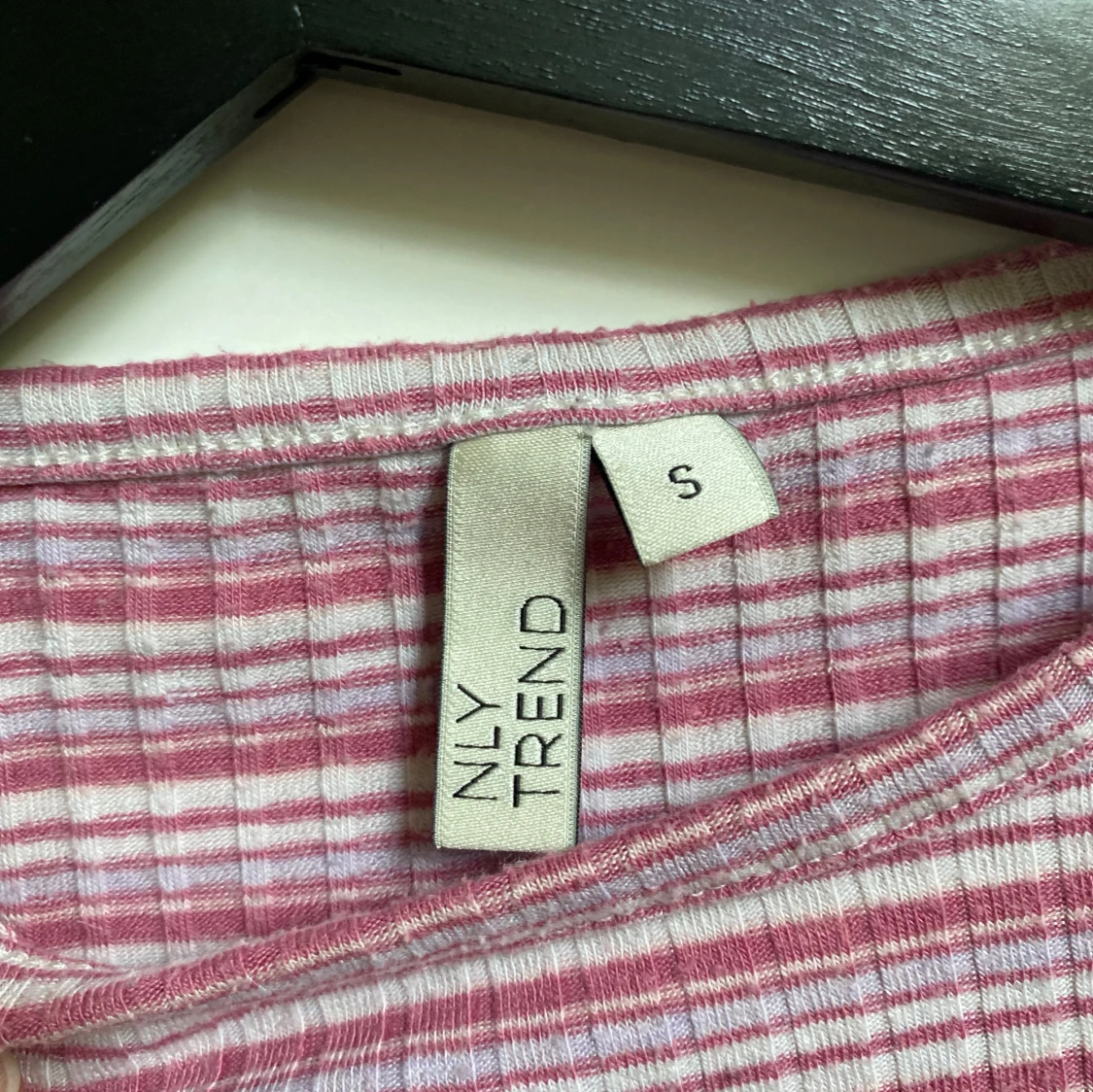 Randig ribbad topp från Nelly - 1