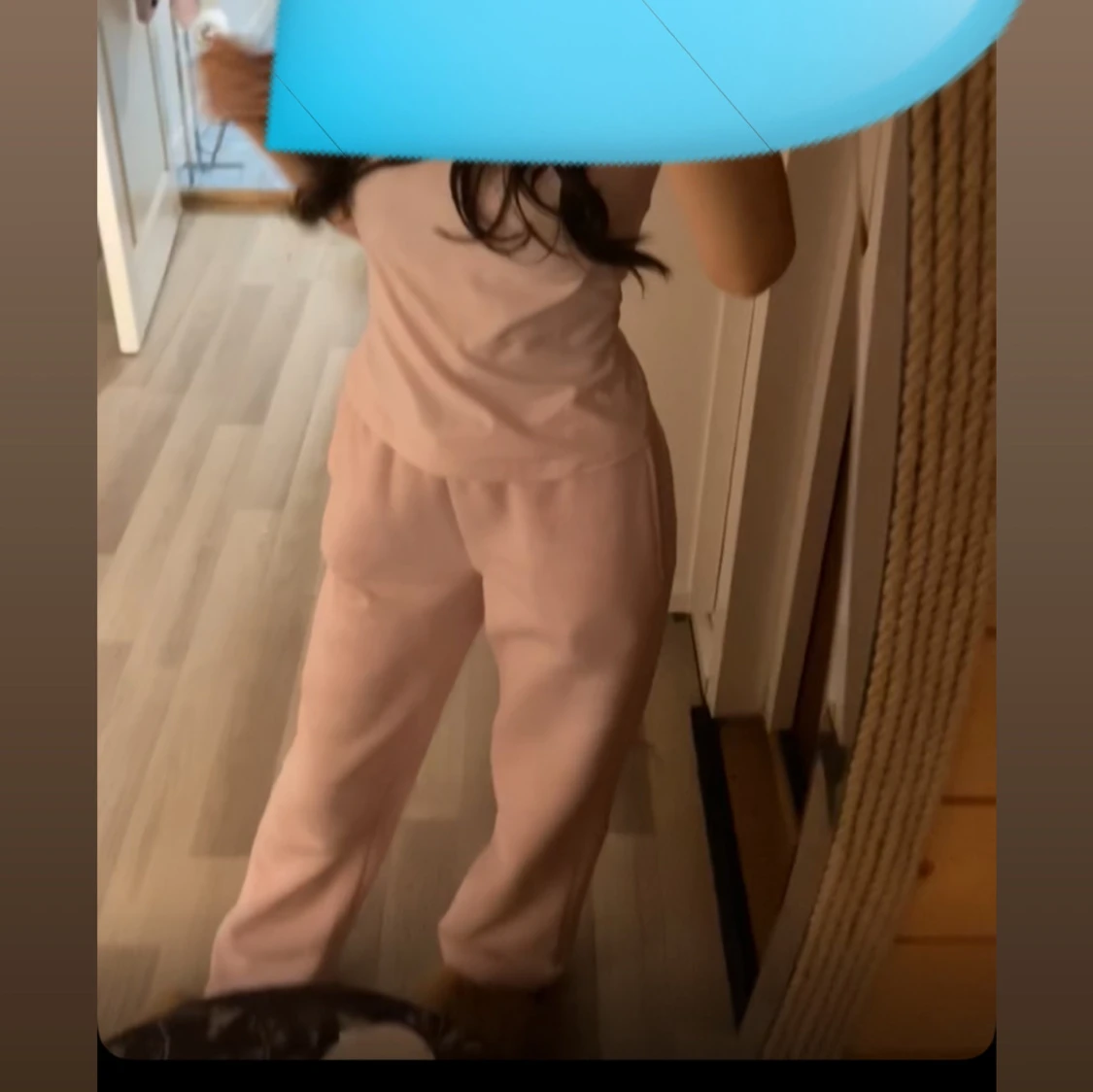 Ljusrosa mjukisbyxor med matchande tröja - 1