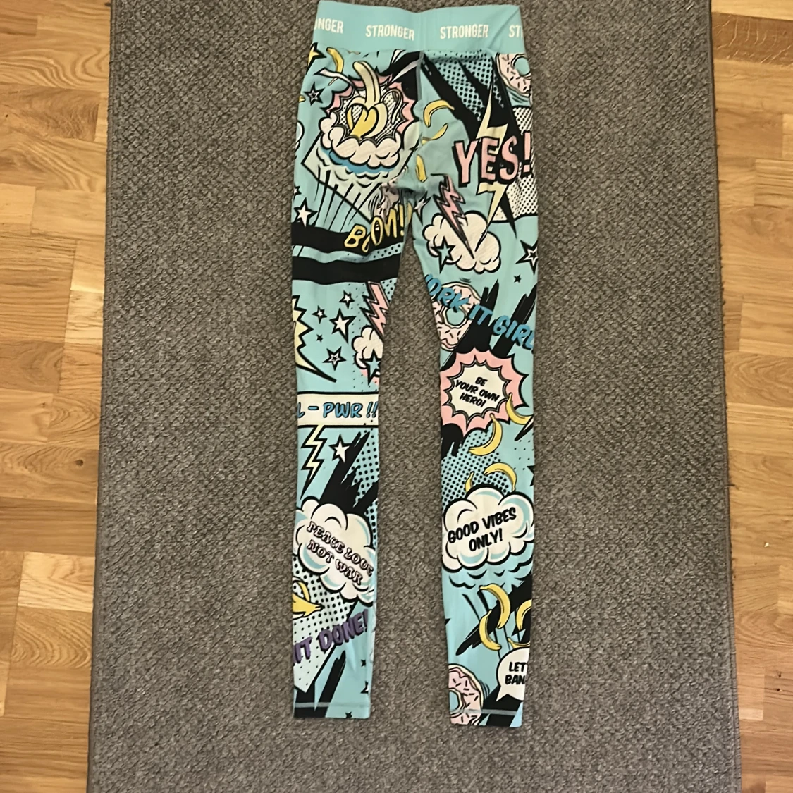Stronger leggings med pop art-mönster - 1