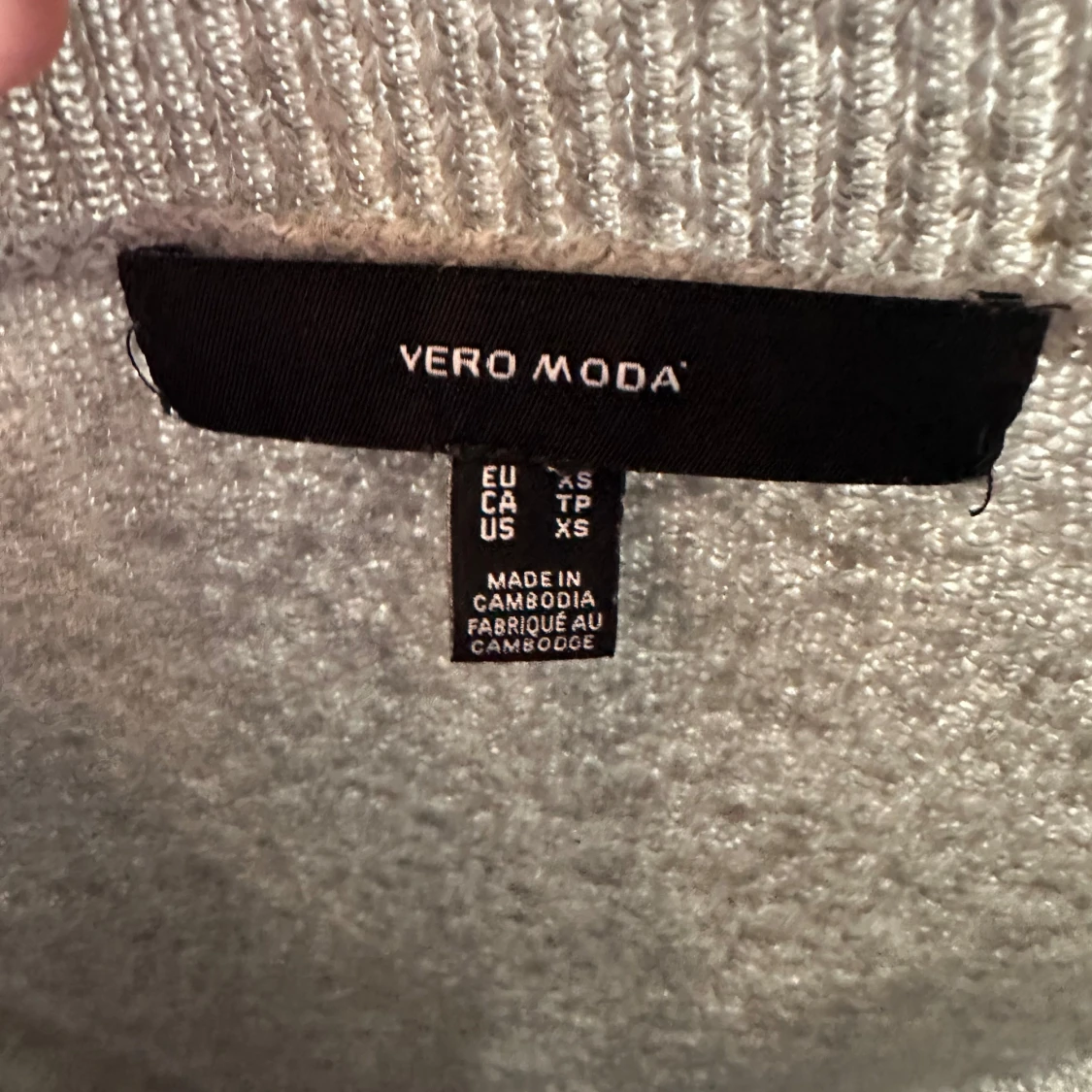 Grå stickad tröja från Vero Moda - 2