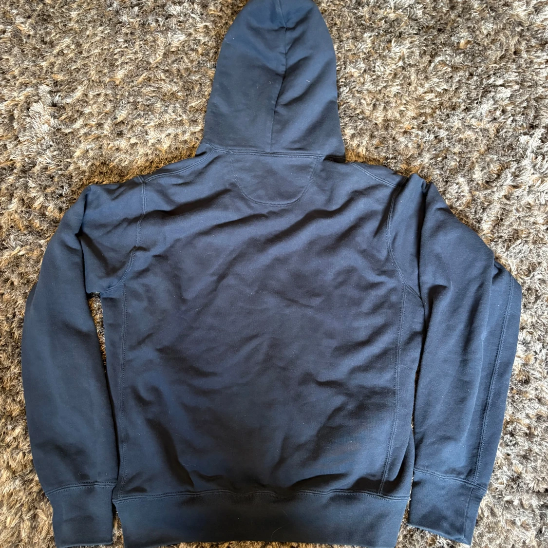 Marinblå hoodie från Uniqlo - 1