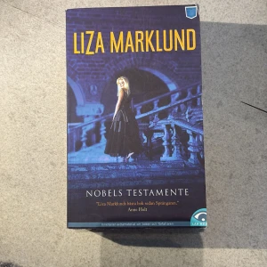 Nobels testamente - En spännande deckare där en mördare slår till under Nobelbanketten. Journalisten Annika Bengtzon dras in i en farlig jakt på sanningen, med kopplingar till Alfred Nobel och Nobelpriset. Perfekt för dig som gillar mysterier och action!