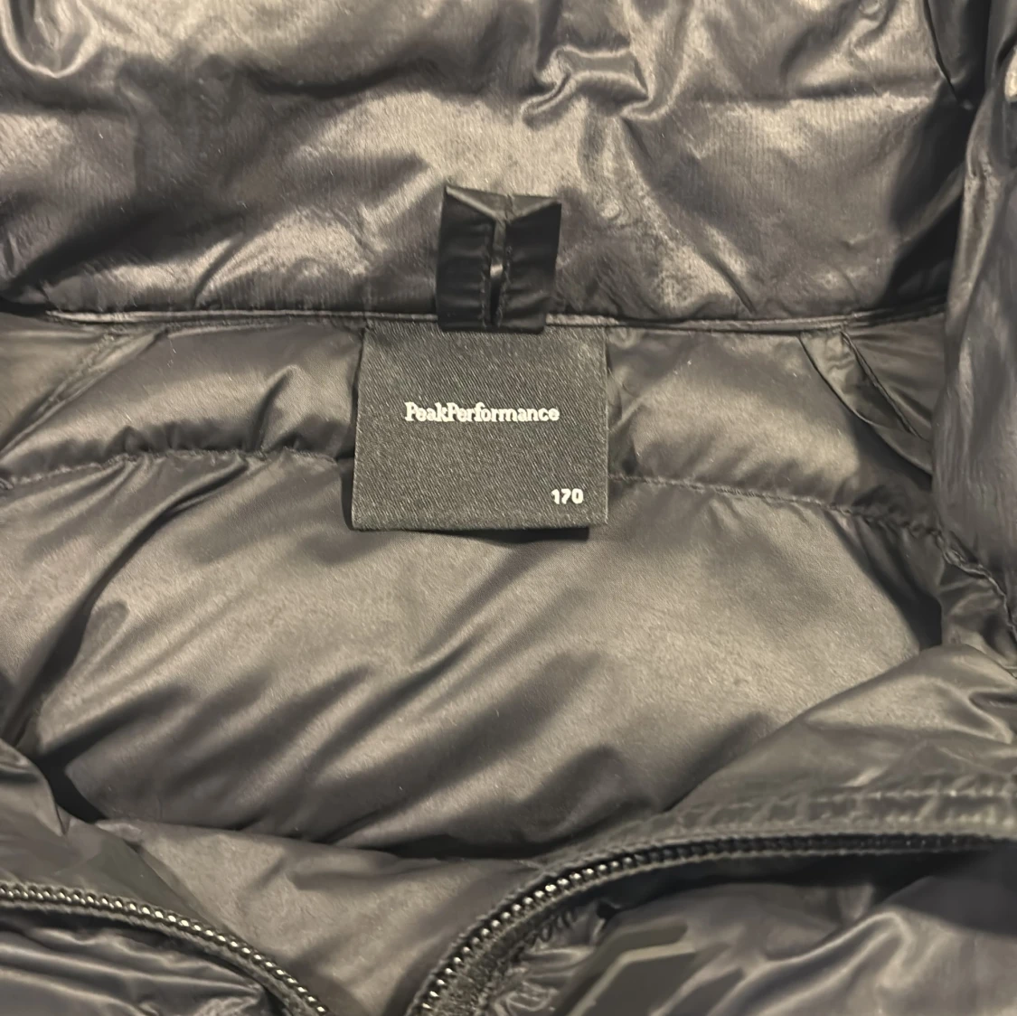 Svart pufferjacka Peak Performance - 3