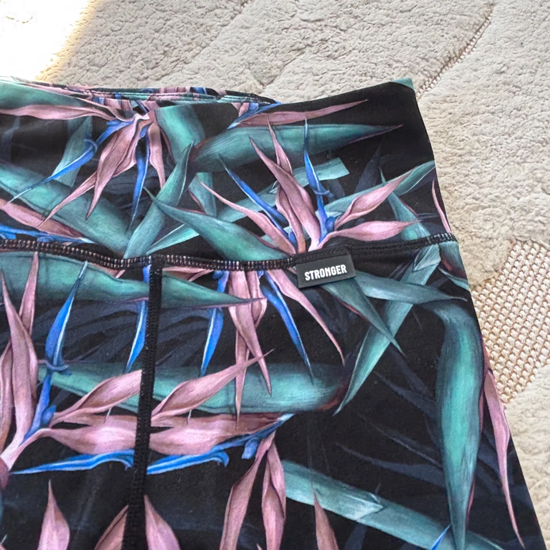 Mönstrade träningstights från Stronger XS - 1