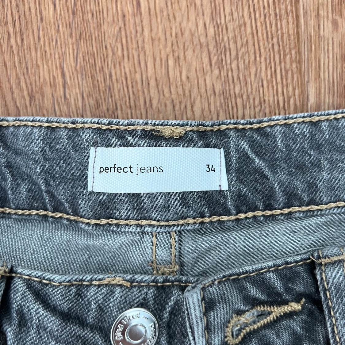 Gråa jeans från Gina Tricot  - 3