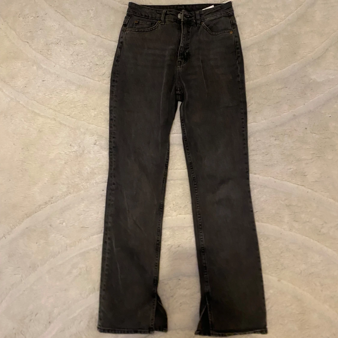Svarta bootcut jeans från H&M