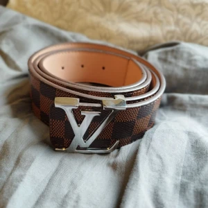 LouiVuitt bälte - Priset kan diskuteras. Kan sänkas till 170 vid snabb affär 