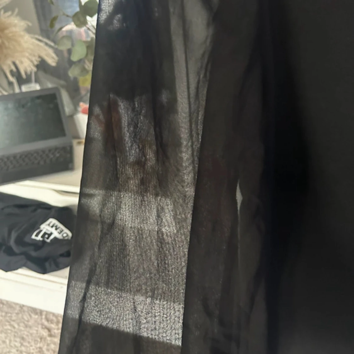 Svart klänning med meshärmar från Shein - 3