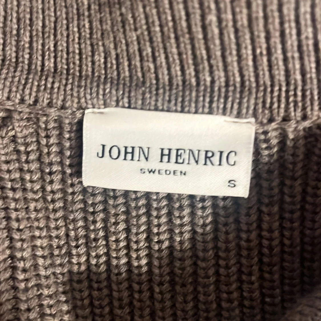 Brun ribbad kofta från John Henric - 2