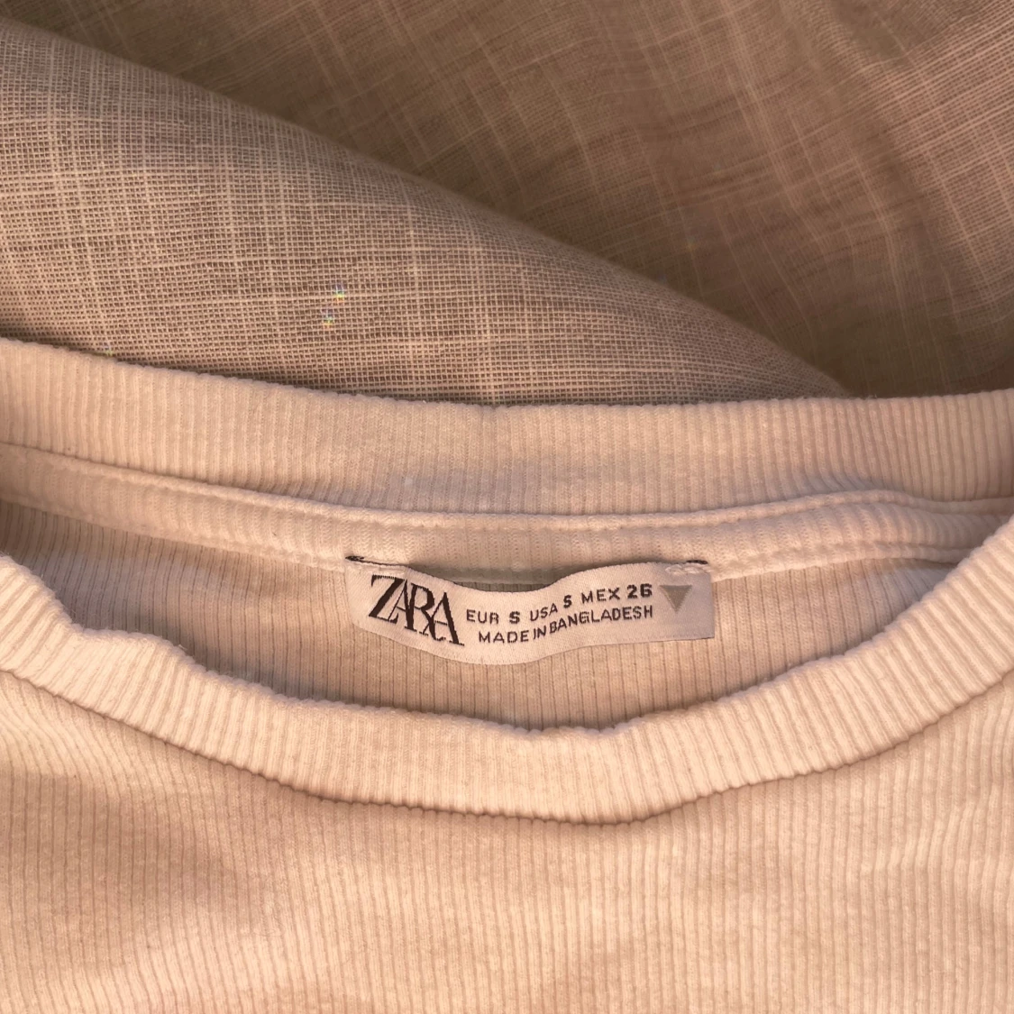 Volangärmad topp från Zara, svart & vit - 1