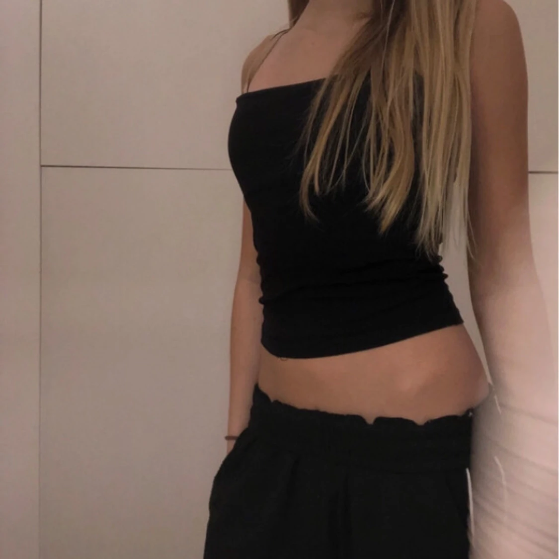 Svart ärmlös linnetopp - 1