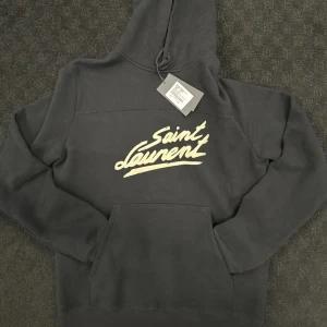 Saint Laurent hoodie - Har du frågor? 🙋‍♂️Hör av dig