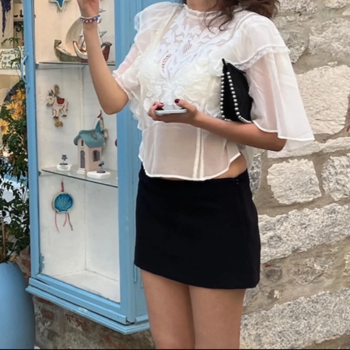 Vit blus med spetsdetaljer