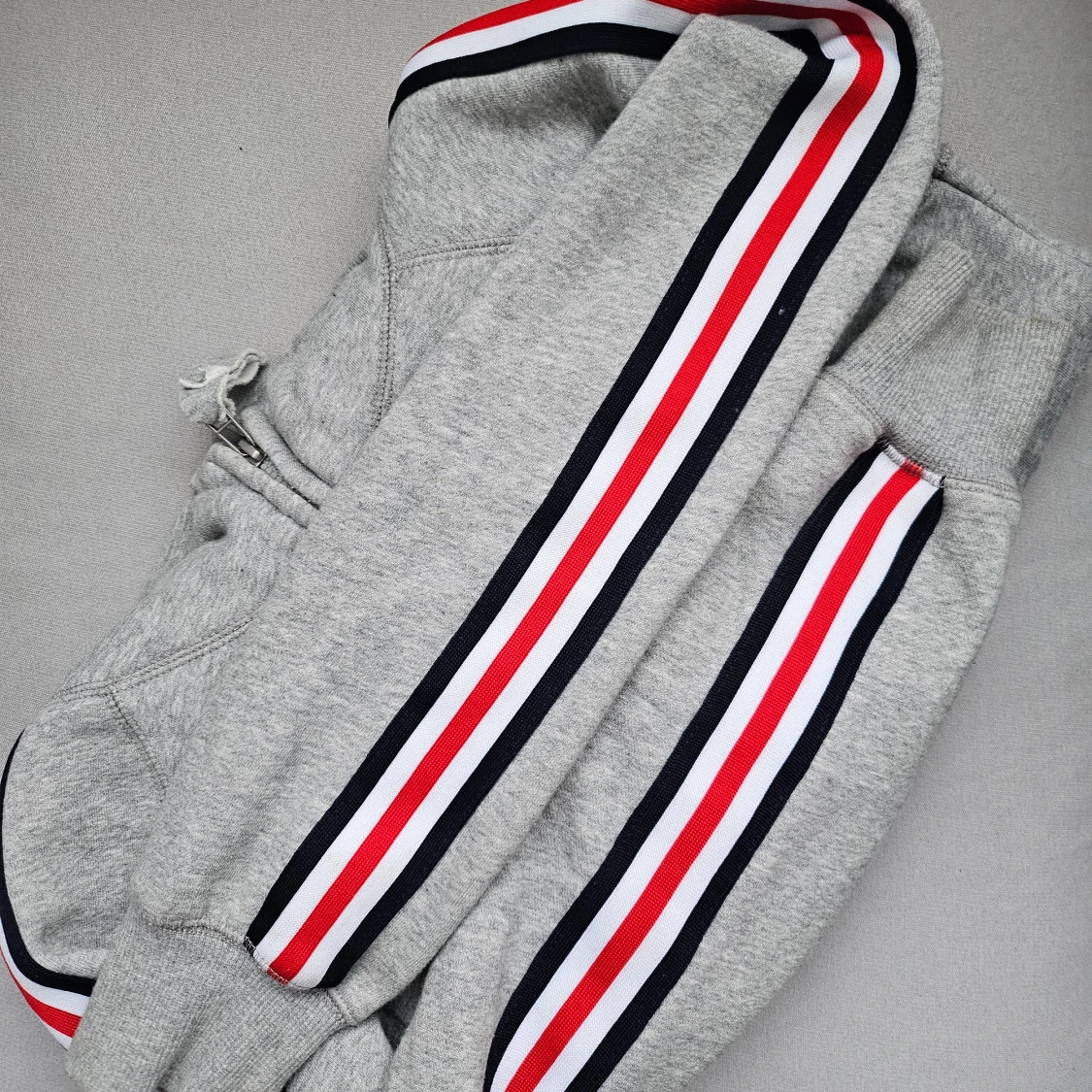 Grå hoodie från Key Largo - 1