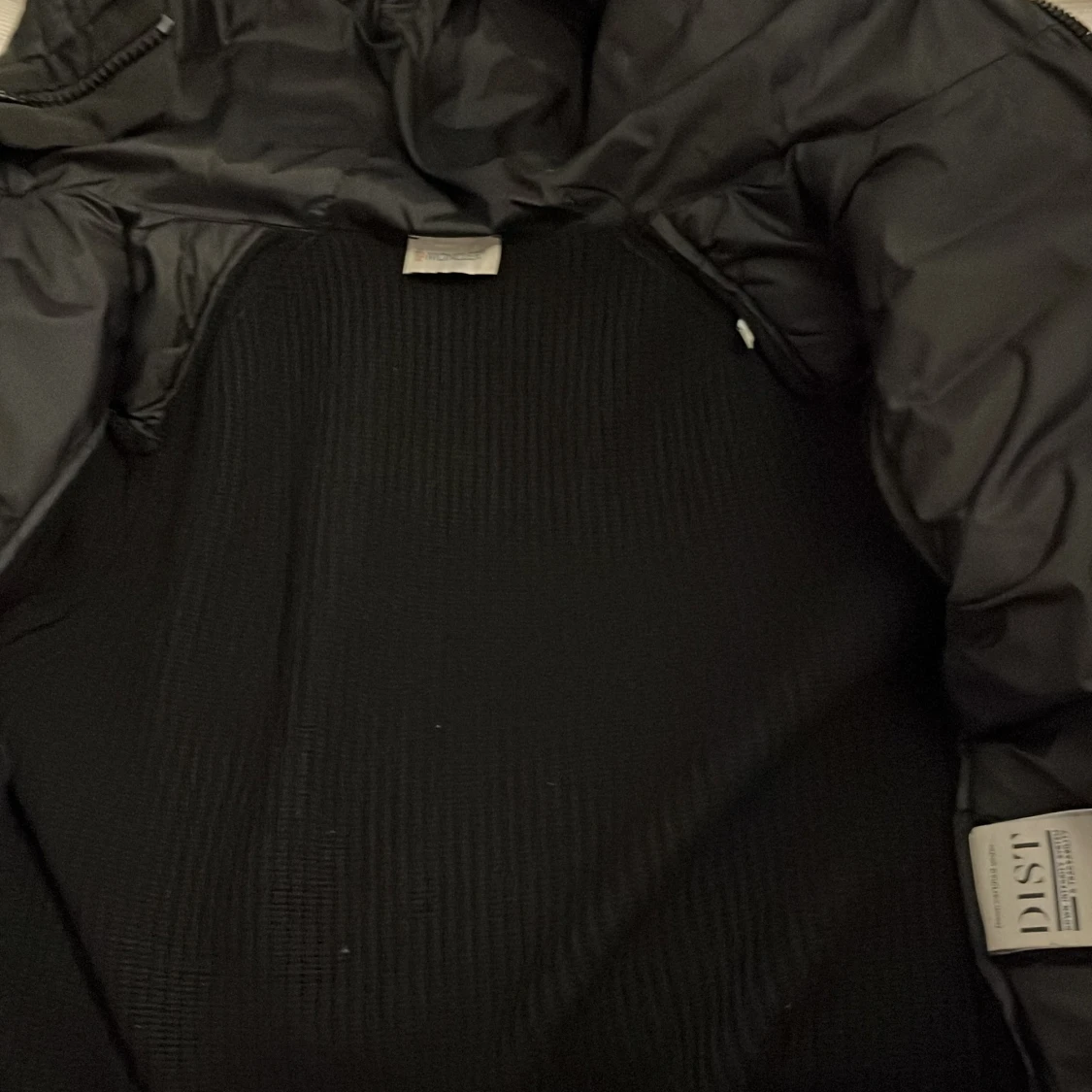 Svart dunjacka med huva - 3