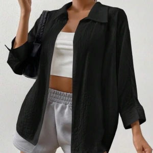 Svart skjorta - Luftigt material 