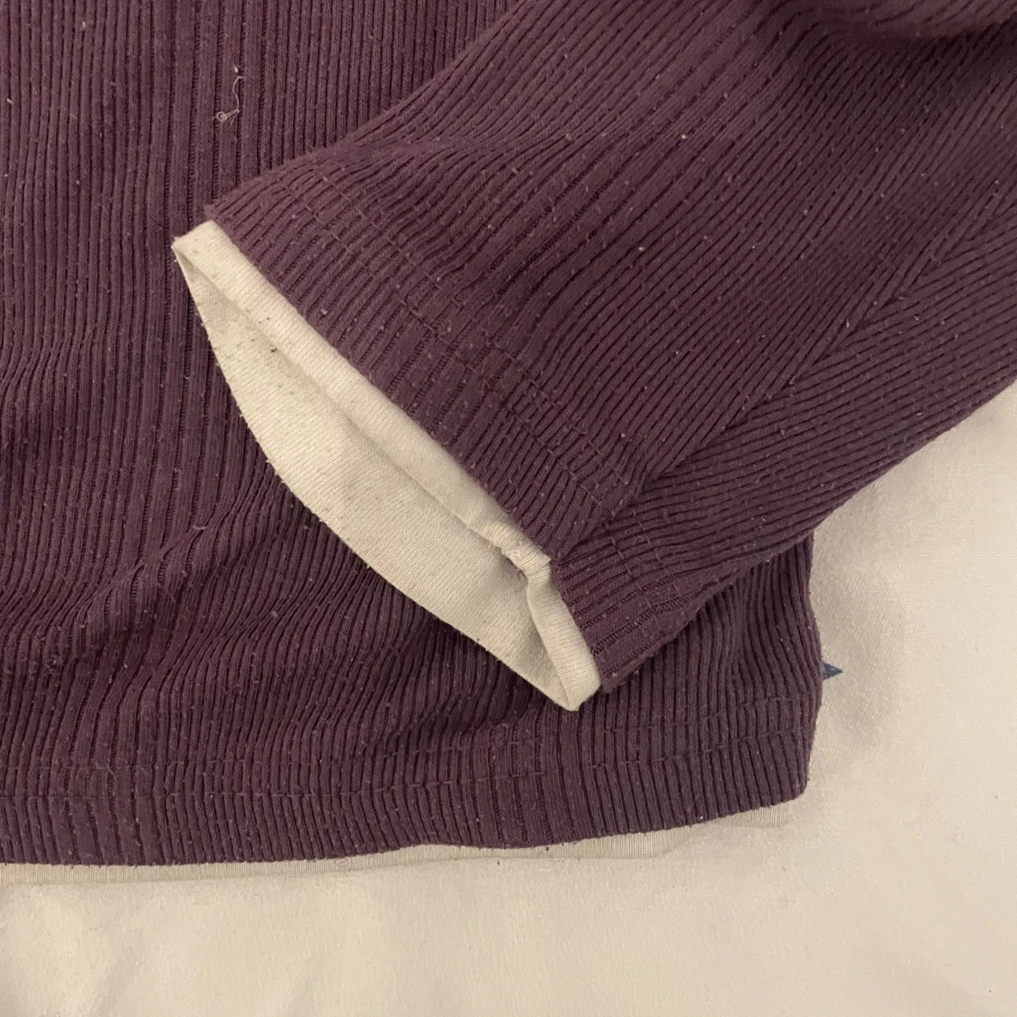 Lila ribbad tröja från Paramour Collection - 2