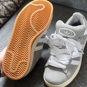 adidas campus 00’s - säljer dessa populära adidas campus 00’s🩶storlek 38! 