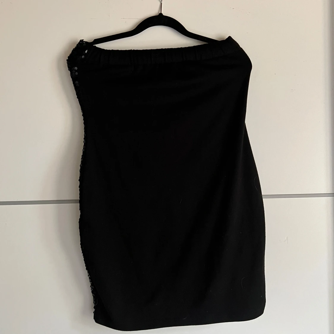 Svart paljettkjol från Bisser - 1